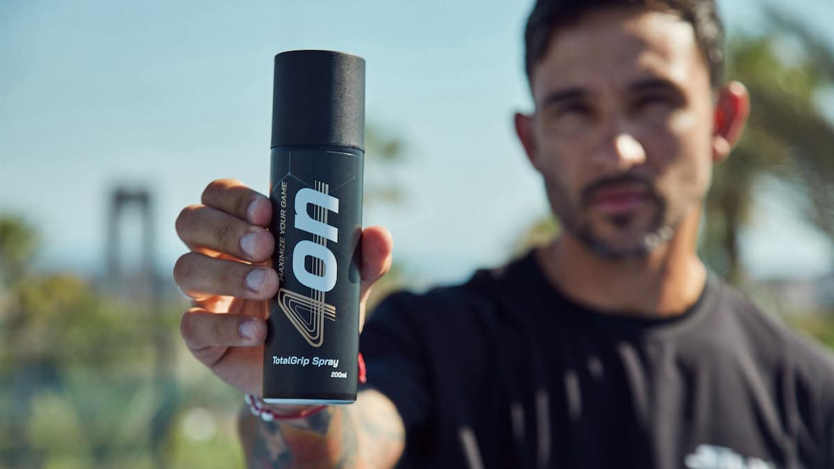 WPT player Sanyo Gutierrez is a fan of the 4on total grip spray.