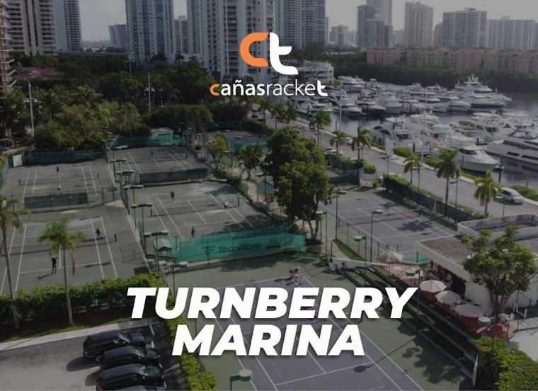 Padel courts at Cañas Racket (Turnberry Marina) in Aventura, FL